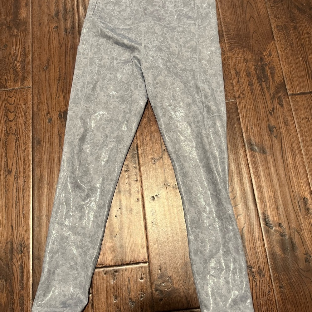 ZYIA metallic grey crops